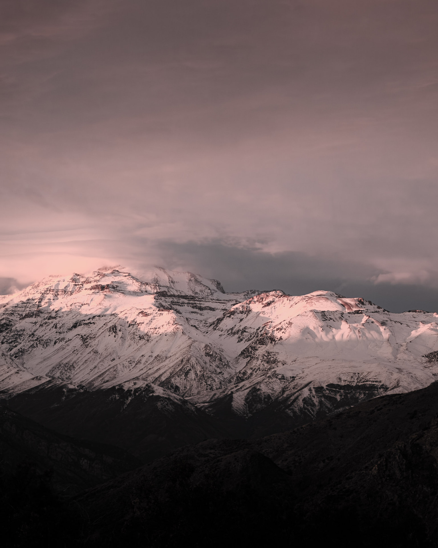 Luz del atardecer sobre la nieve del Cerro El Plomo